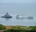 Пожарный катер ПЖК-1514 (справа) и ГиСу судно «Угломер»