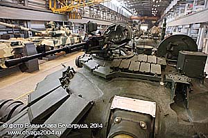 Расположение элементов на башне Т-72Б3. Шахта панорамы закрыта заглушкой. Территория Уралвагонзавода