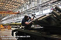 Проверка светотехники на танке. Территория Уралвагонзавода