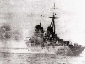 Главный калибр «Молотова» ведет огонь по вражеским позициям, 1941–1942 гг.